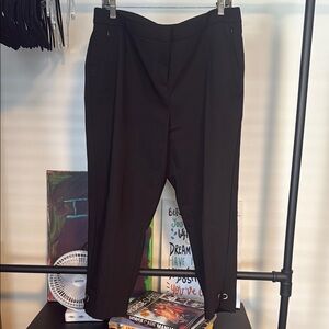 Rafaella Black Tailored Capris with Elegant Finish